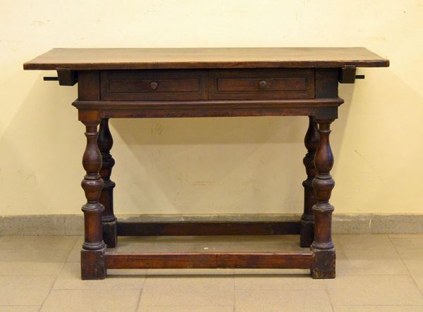 Tavolino, Emilia, sec. XVII, in noce, due cassetti,