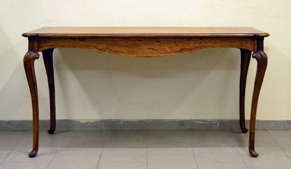 Tavolo, in stile 700, in noce, piano  - Asta MOBILI, DIPINTI, OGGETTI D'ARTE E GIOIELLI - Poggio Bracciolini Casa d'Aste