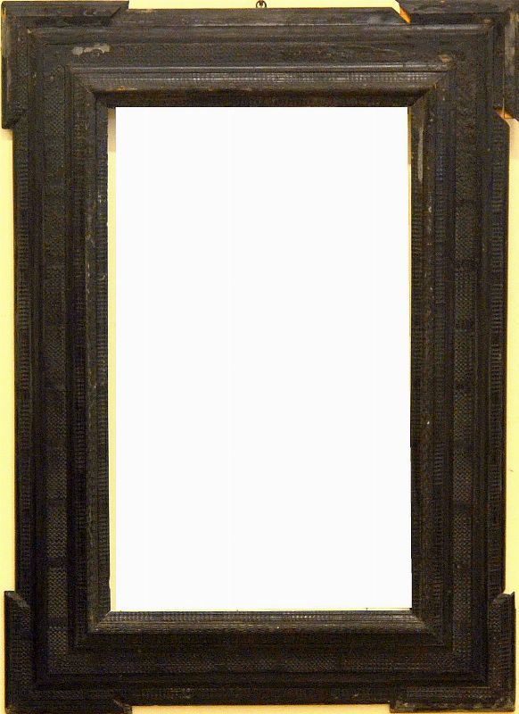 Cornice ghiosce, inizi sec. XX, in legno laccato e intagliato,