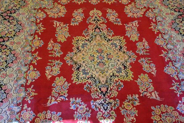 Tappeto persiano Kirman, vecchia manifattura,  - Asta MOBILI, DIPINTI, OGGETTI D'ARTE E GIOIELLI - Poggio Bracciolini Casa d'Aste
