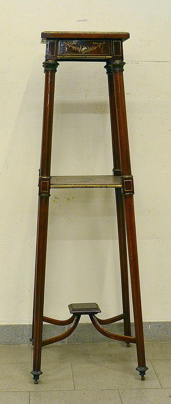 Etagere, Francia, fine sec. XIX,&nbsp; in noce intarsiato