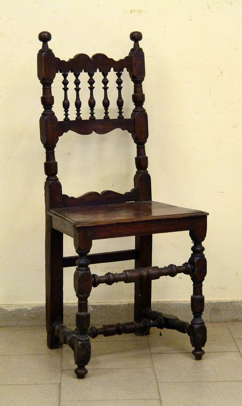 Sedia, sec. XVIII, in noce, schienale a
