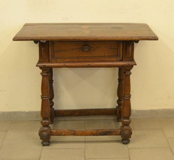 Tavolo da parete, Lombardia, sec. XVIII, in noce, piano