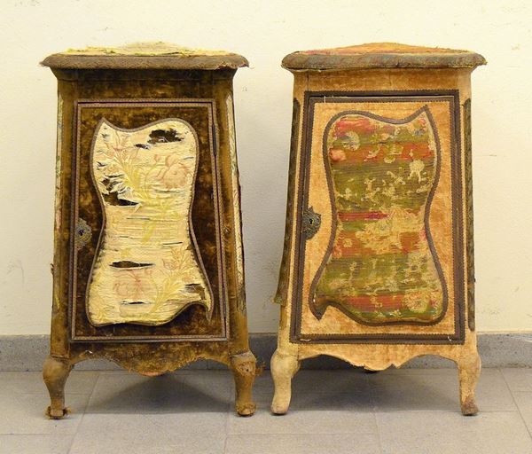 Due comodini, sec. XIX, in legno rivestito in