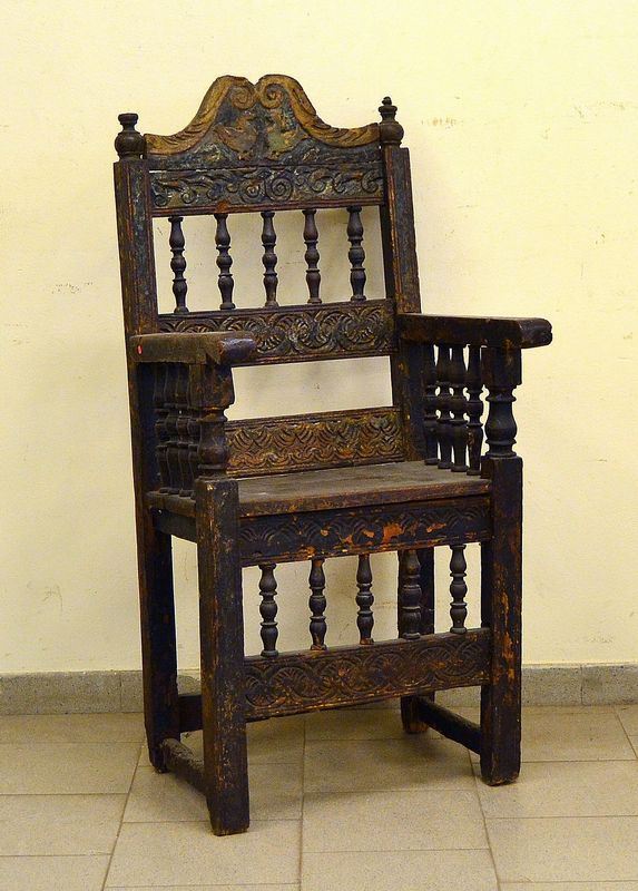 Seggiolone, Italia centrale, sec. XVIII, in legno laccato e intagliato,