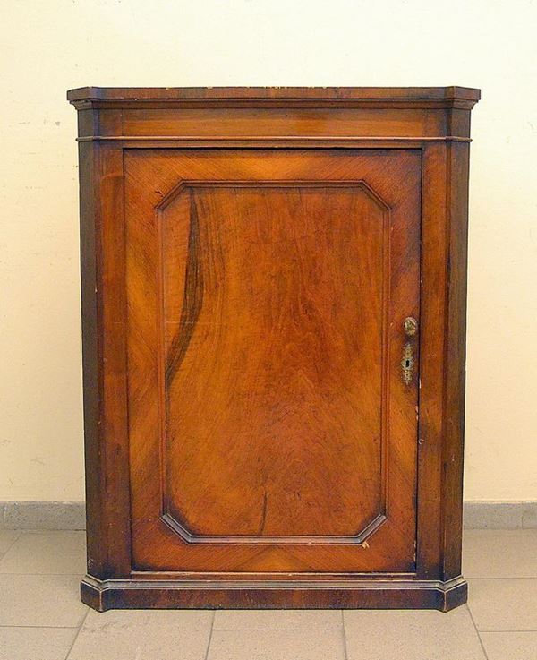 Angoliera, sec. XIX, in noce ad uno sportello  - Asta MOBILI, DIPINTI, OGGETTI D'ARTE E GIOIELLI - Poggio Bracciolini Casa d'Aste