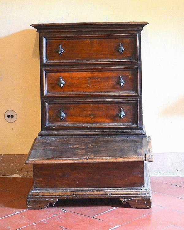 Inginocchiatoio, Toscana, sec. XVIII, in noce,