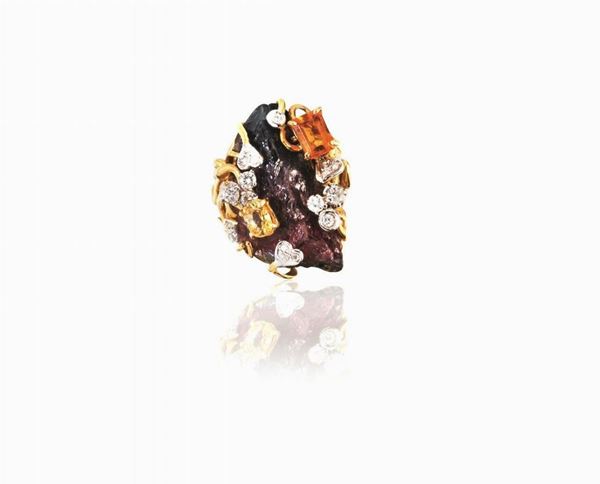 ANELLO IN ORO GIALLO, RUBINO, DIAMANTI, QUARZO E TOPAZIO