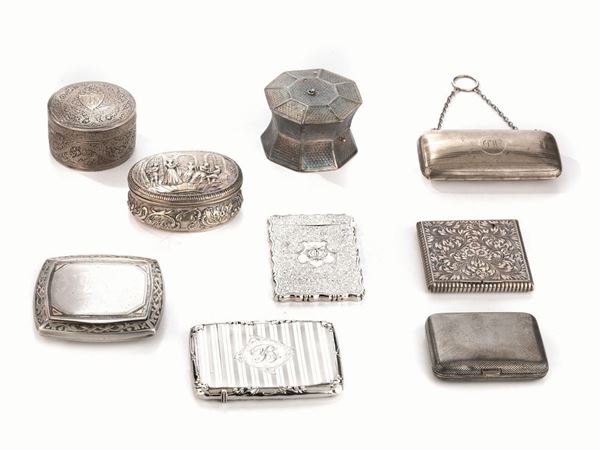 NOVE TRA TROUSSE, SCATOLINE, PORTA SIGARETTE E PORTABIGLIETTI