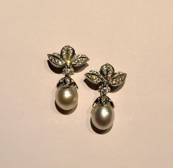 PAIO DI ORECCHINI IN ORO BIANCO,DIAMANTI E PERLE