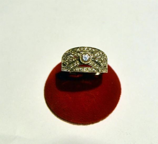 ANELLO IN ORO GIALLO,ORO BIANCO E DIAMANTI