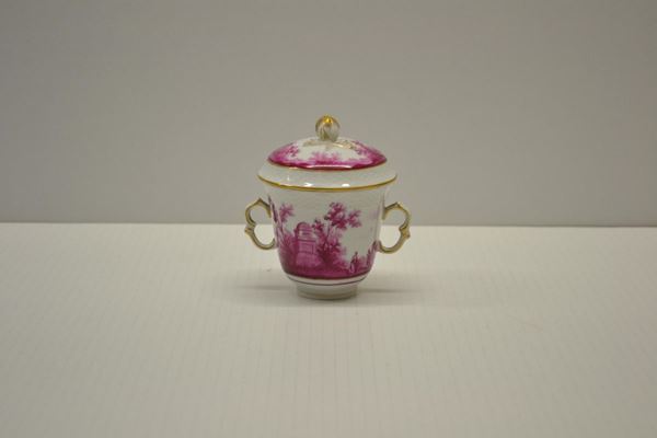 TAZZA A DUE MANICI CON COPERCHIO, MANIFATTURA HOCHST, 1756-1759