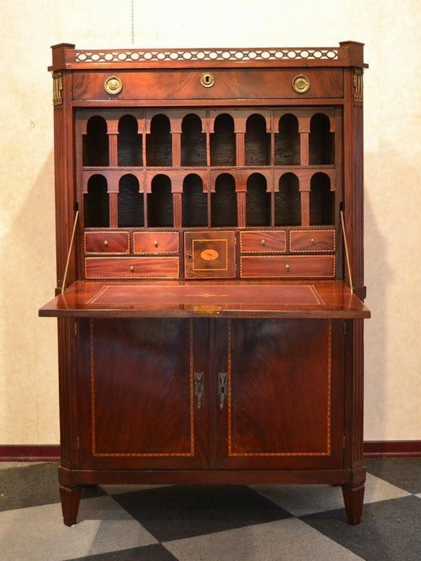 Secretaire, Inghilterra, periodo Giorgio III, in mogano intarsiato,&nbsp;&nbsp;&nbsp;&nbsp;&nbsp;&nbsp;&nbsp;