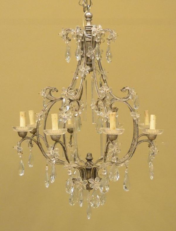Lumiera, met&agrave; sec. XX, in metallo lavorato con fiori e