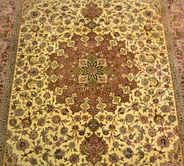 Tappeto Tabriz, sec. XX, fondo rosso e beige a