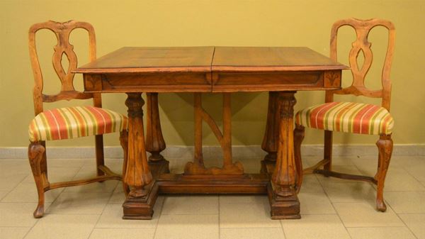 Tavolo e sei sedie, sec. XX, in noce,  - Asta GIOIELLI, ARGENTI, ARREDI, DIPINTI - Poggio Bracciolini Casa d'Aste