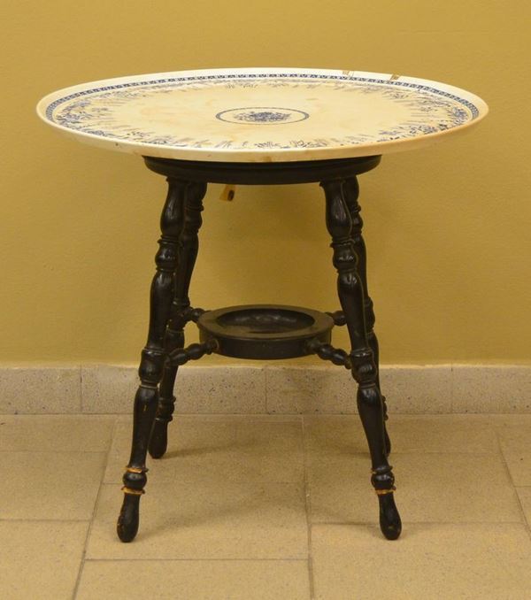 Tavolino, sec. XIX, piano circolare in porcellana  - Asta GIOIELLI, ARGENTI, ARREDI, DIPINTI - Poggio Bracciolini Casa d'Aste