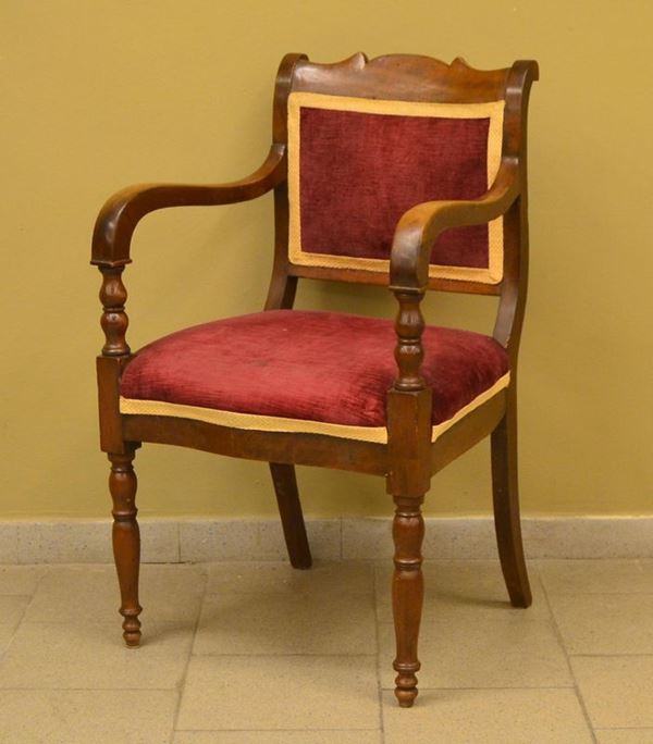 Poltrona, fine sec. XIX, in noce, braccioli ricurvi,