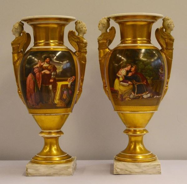 Due vasi, Francia, sec. XIX, in ceramica decorata e dipinta  - Asta GIOIELLI, ARGENTI, ARREDI, DIPINTI - Poggio Bracciolini Casa d'Aste