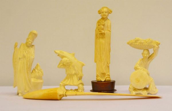 Tre sculture, arte orientale, sec. XX, in avoriolina, raffiguranti