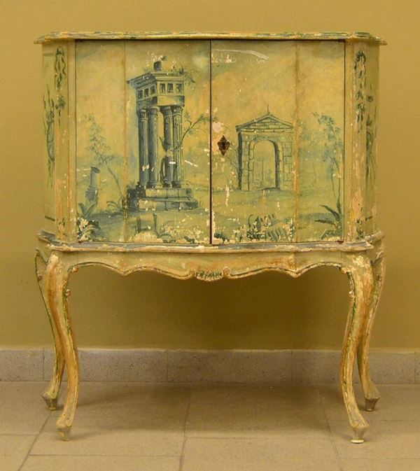 Credenzino, sec. XX, in legno laccato e sagomato,  - Asta GIOIELLI, ARGENTI, ARREDI, DIPINTI - Poggio Bracciolini Casa d'Aste