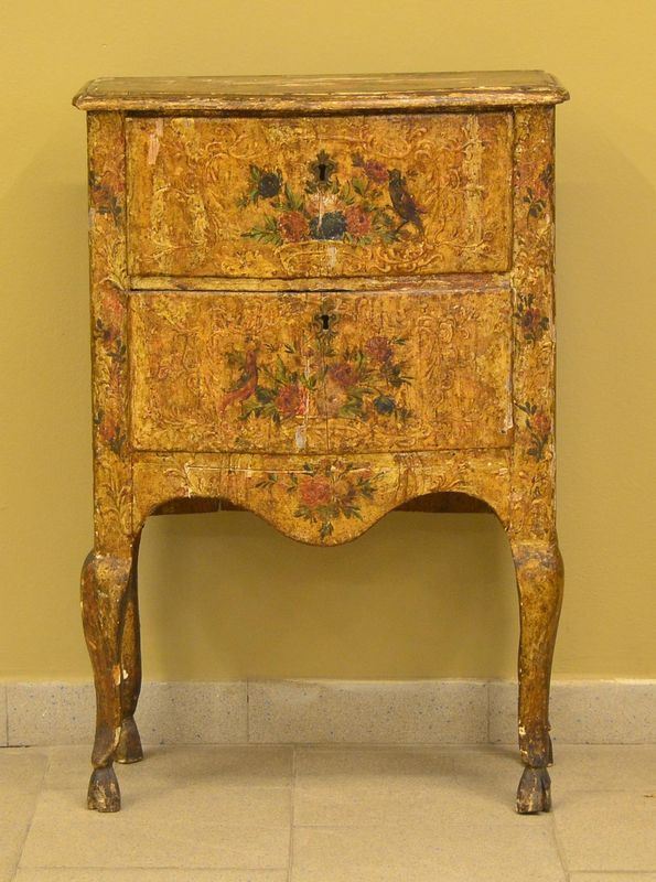 Comodino, Sicilia, sec. XVIII, in legno laccato e pitturato