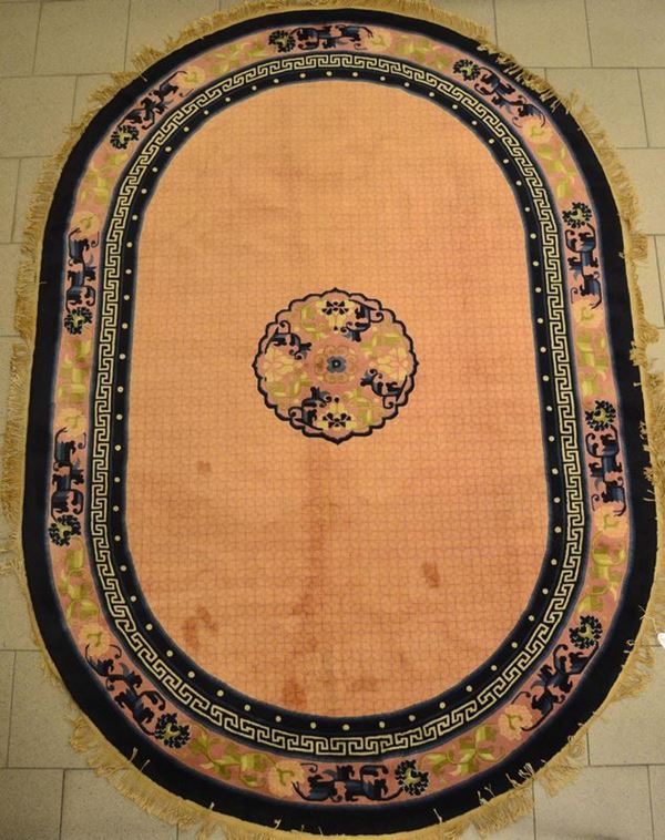 Tappeto cinese, fondo rosa antico con medaglione