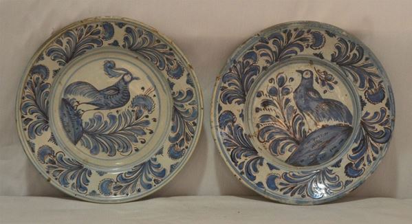 Coppia di piatti, Laterza, sec. XIX, in maiolica