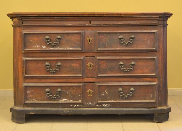 Cassettone, Lombardia, sec. XVII, in radica, tre cassetti,