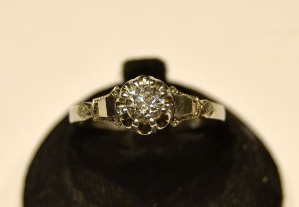 ANELLO IN ORO BIANCO E DIAMANTE