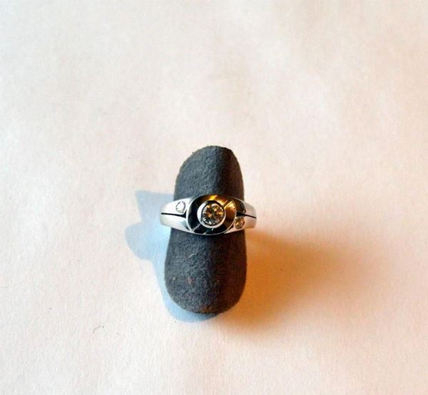 ANELLO IN ORO BIANCO E DIAMANTI  - Asta ANTIQUARIATO, COLLEZIONISMO, GIOIELLI - Poggio Bracciolini Casa d'Aste