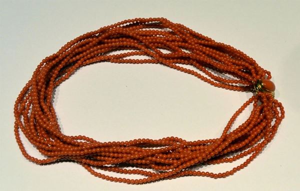 COLLANA IN ORO GIALLO E CORALLO