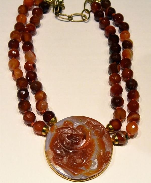 COLLANA IN ORO GIALLO, ORO A BASSO TITOLO E CORNIOLA&nbsp;&nbsp;&nbsp;&nbsp;&nbsp;&nbsp;&nbsp;&nbsp;&nbsp;&nbsp;&nbsp;&nbsp;&nbsp;&nbsp;&nbsp;&nbsp;&nbsp;&nbsp;&nbsp;&nbsp;&nbsp;&nbsp;  - Asta ANTIQUARIATO, COLLEZIONISMO, GIOIELLI - Poggio Bracciolini Casa d'Aste