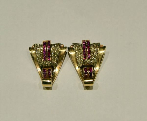 COPPIA DI CLIPS , IN ORO GIALLO, DIAMANTI E PIETRE