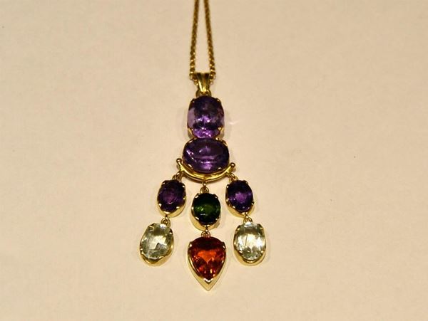 PENDENTE IN ORO GIALLO E PIETRE  - Asta ANTIQUARIATO, COLLEZIONISMO, GIOIELLI - Poggio Bracciolini Casa d'Aste