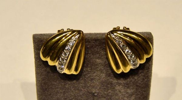 PAIO DI ORECCHINI IN ORO GIALLO E DIAMANTI
