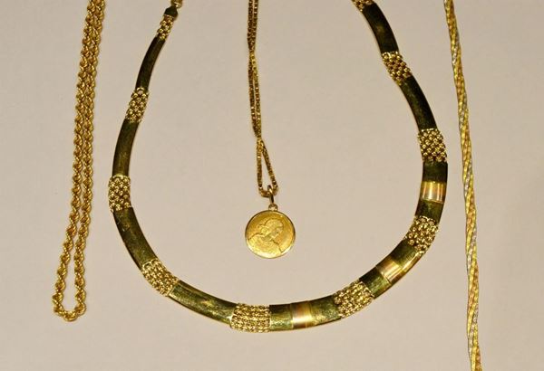 QUATTRO COLLANE IN ORO GIALLO