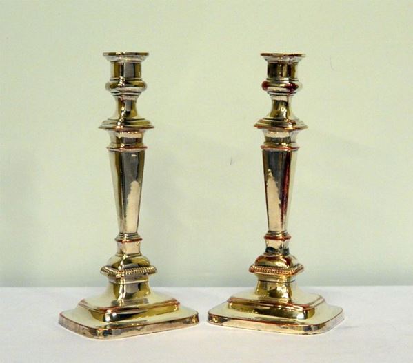 COPPIA DI CANDELIERI, INIZI SEC. XX  - Asta ANTIQUARIATO, COLLEZIONISMO, GIOIELLI - Poggio Bracciolini Casa d'Aste