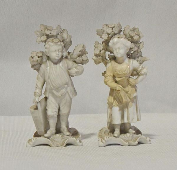 Due sculture, sec. XIX, in bisquit,