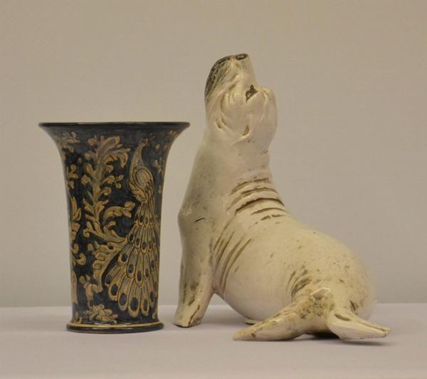 Scultura, sec. XX, in ceramica, raffigurante foca, cm 44x33