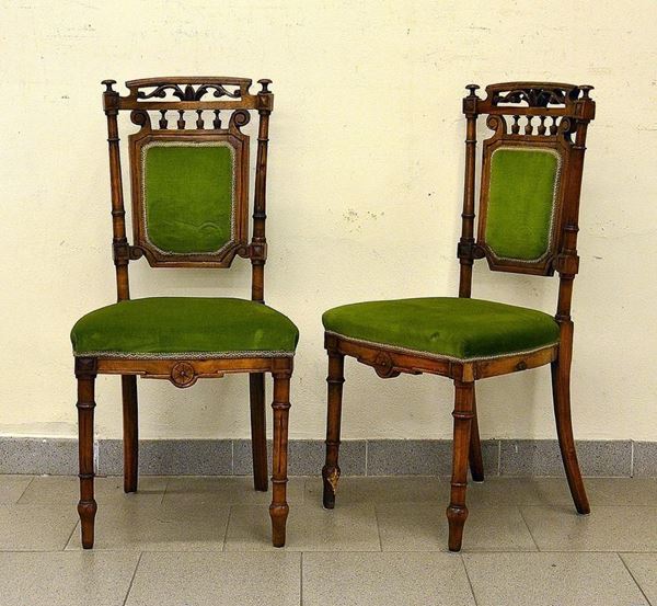 Coppia di sedie, fine sec. XIX, in noce intagliato,