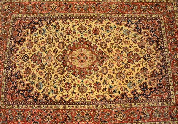Tappeto persiano, sec. XX, fondo rosso e beige