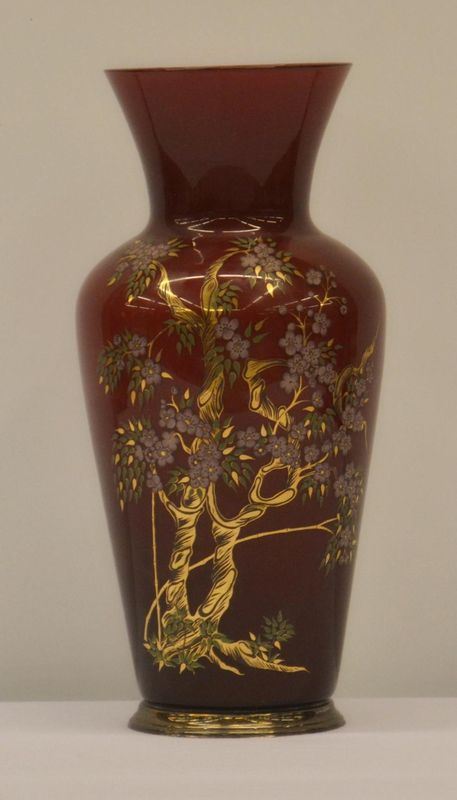 Vaso, sec. XX, in vetro rosso di Murano,