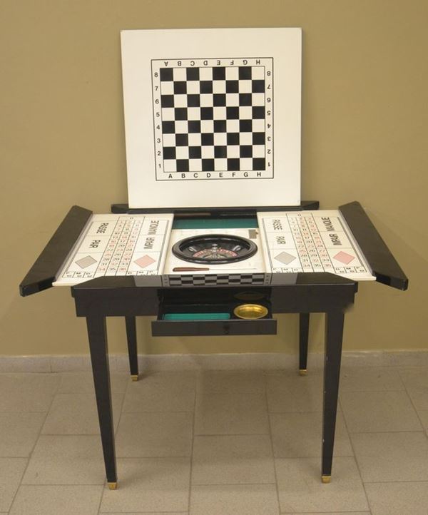 Tavolo da gioco, sec. XX, in legno laccato con
