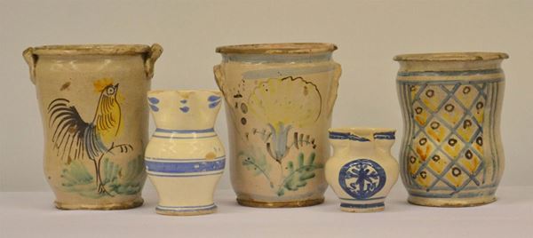 Tre albarelli, sec. XVIII, in maiolica decorata a volatili e