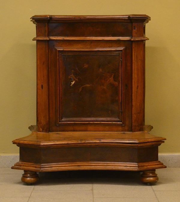 Inginocchiatoio, sec. XVIII, in noce sagomato,  - Asta ANTIQUARIATO, COLLEZIONISMO, GIOIELLI - Poggio Bracciolini Casa d'Aste