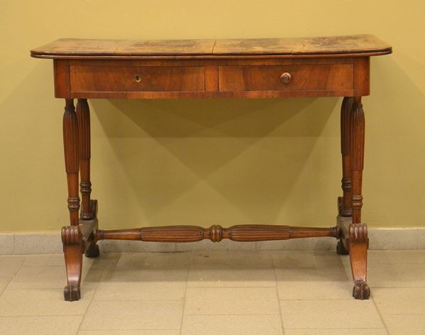 Scrittoio, Toscana, sec. XIX, in noce, due cassetti,  - Asta ANTIQUARIATO, COLLEZIONISMO, GIOIELLI - Poggio Bracciolini Casa d'Aste