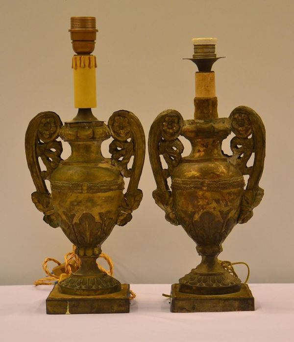 Due portapalme, sec. XVIII, in bronzo lavorato, prese a motivi
