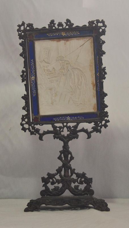 Paraluce, sec. XIX, con pallello in bisquit  - Asta ANTIQUARIATO, COLLEZIONISMO, GIOIELLI - Poggio Bracciolini Casa d'Aste