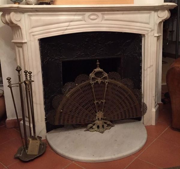 Camino, Francia, inizi sec. XX, in marmo lavorato,  - Asta ANTIQUARIATO, COLLEZIONISMO, GIOIELLI - Poggio Bracciolini Casa d'Aste